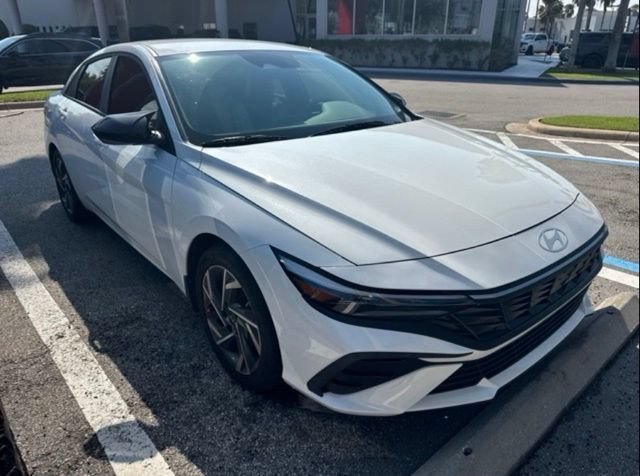 Used 2025 White Hyundai SEL Sport image 2