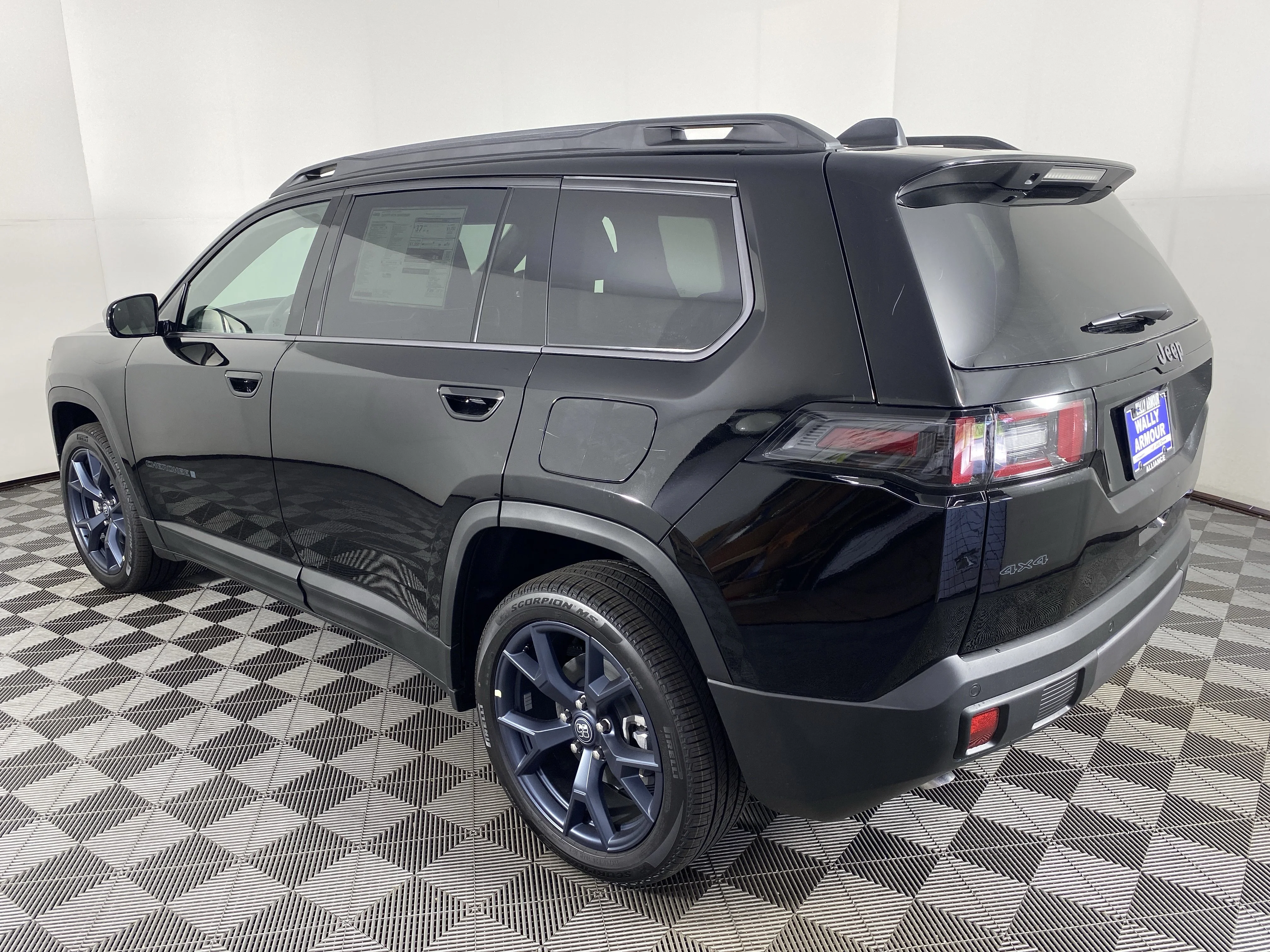 New 2026 Diamond Black Crystal Pearl-Coat Exterior Paint Jeep  image 9