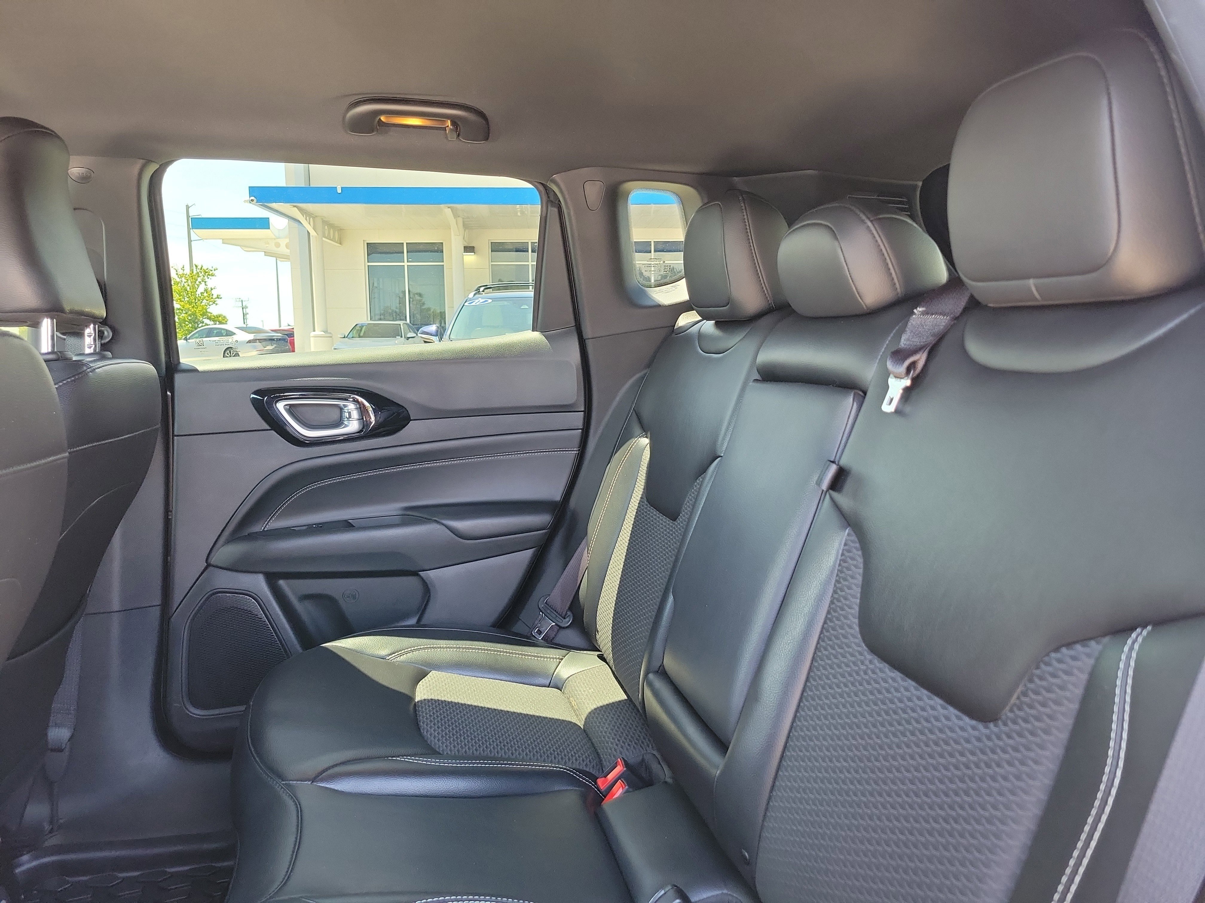 Used 2023 Granite Crystal Metallic Clearcoat Jeep Altitude image 11