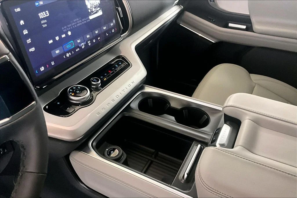 New 2026 Star White Metallic Tri-Coat Ford Active image 8