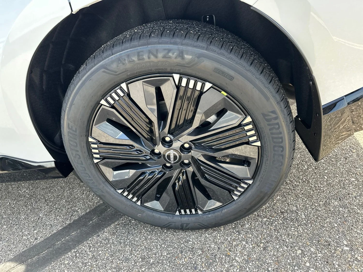 New 2026 Everest White Pearl TriCoat / Super Black Two-tone Nissan Platinum image 10