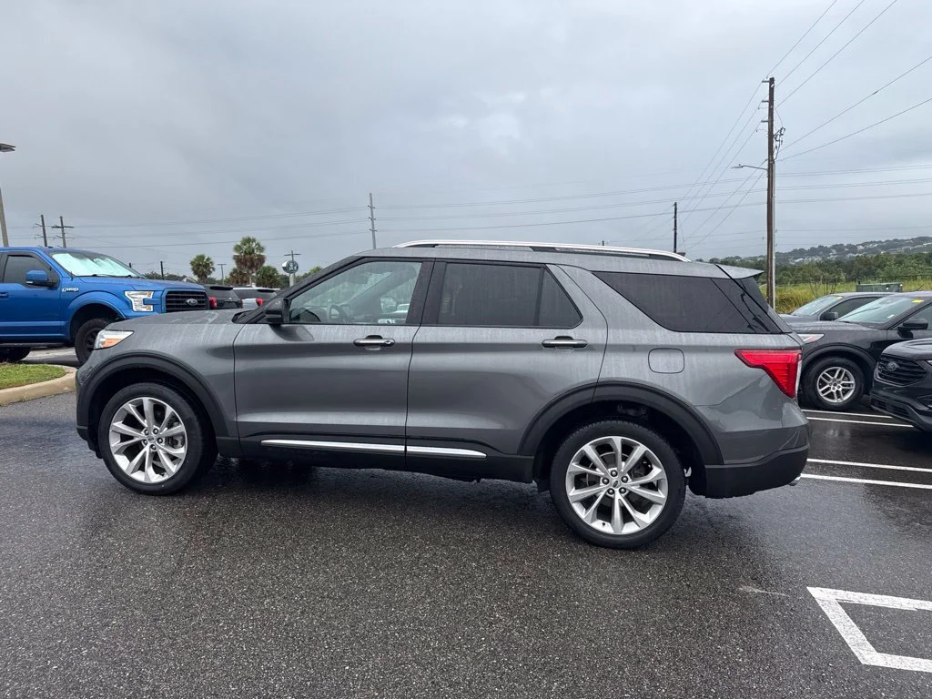Used 2023 Gray Ford Platinum image 4