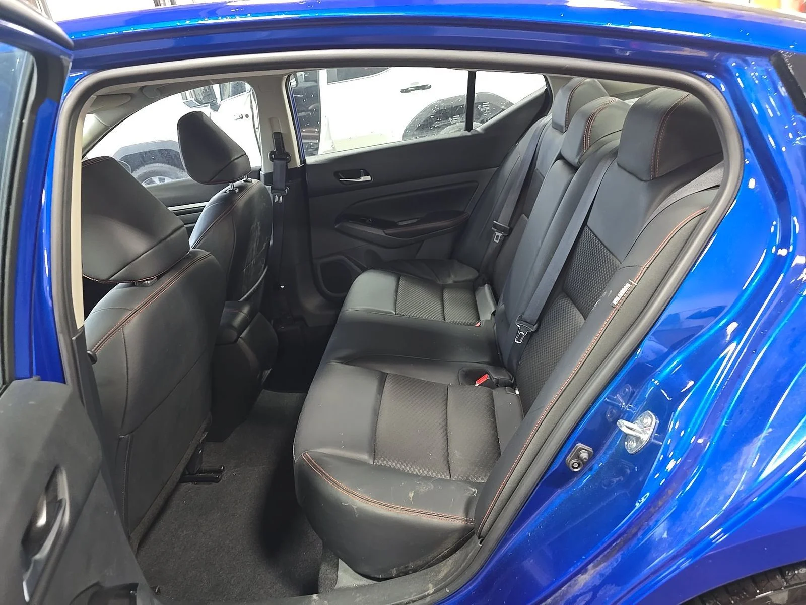 Used 2025 Blue Nissan 2.5 SR image 4