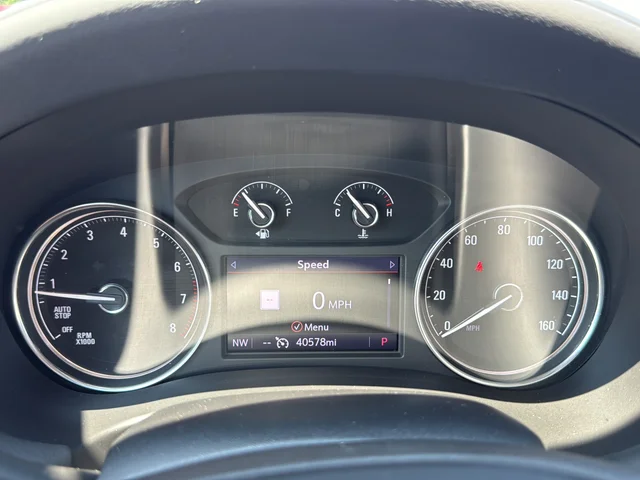 Used 2020 Red Buick Essence image 12