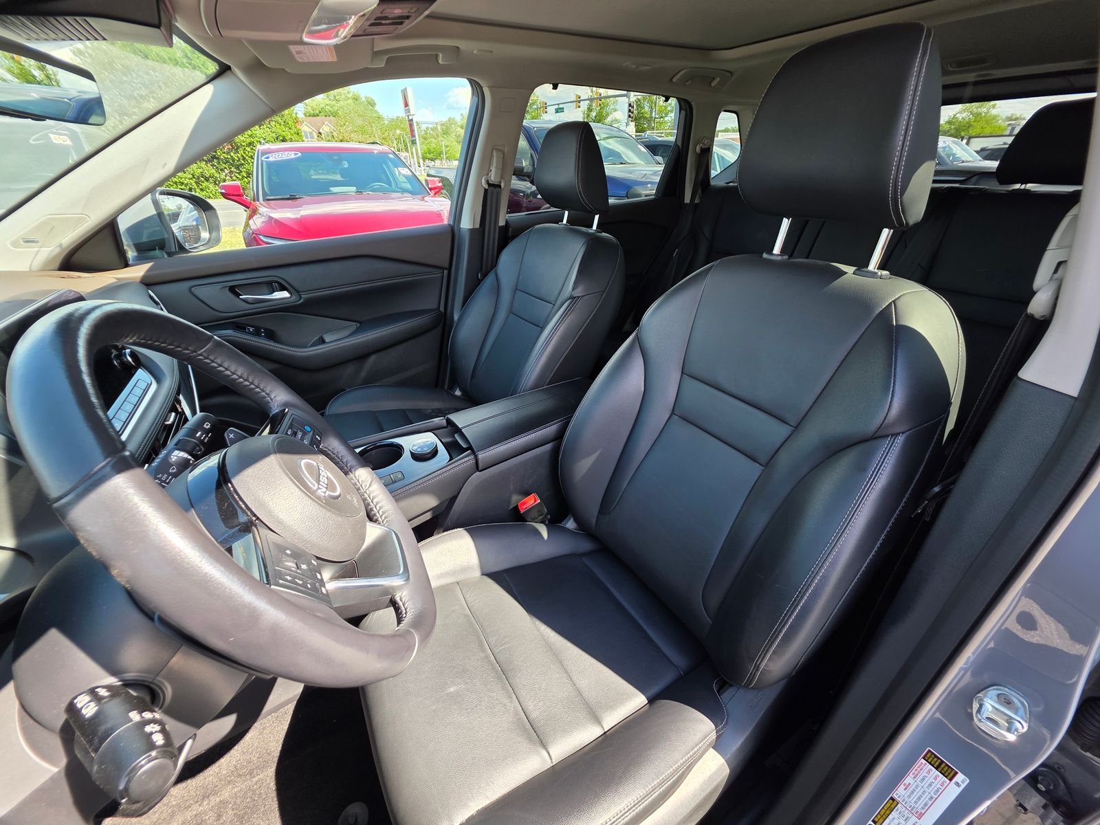 Used 2023 Gray Nissan SL image 9