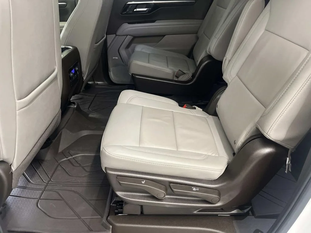 Used 2025 Summit White Chevrolet LT image 11