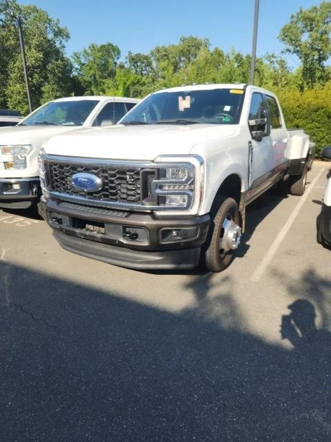 Used 2024  Ford King Ranch image 2