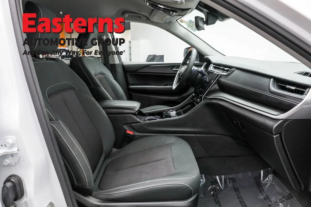 Used 2023 White Jeep Laredo image 24
