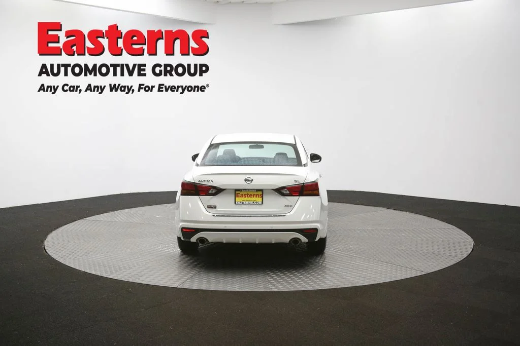 Used 2022 White Nissan 2.5 SL image 37