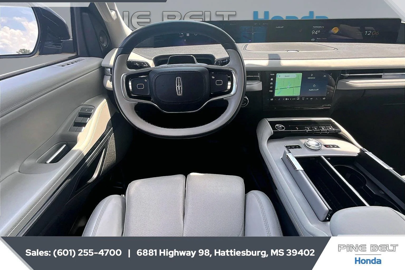 Used 2025 Gray Mist Metallic Tri-Coat Lincoln Reserve image 5