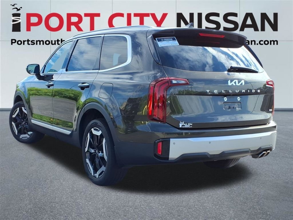 Used 2023 Dark Moss Kia S v6 w/sunroof & 3rd row image 32