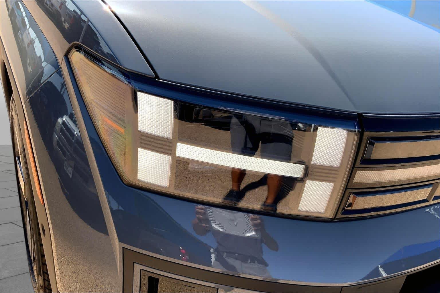 Used 2025 Hampton Gray Hyundai Limited image 28