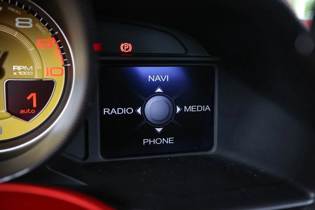 Used 2015 Grigio Titanio Metall Ferrari Base image 34