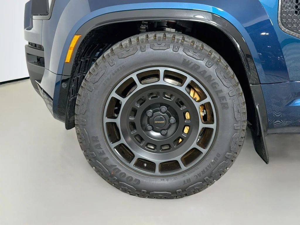 New 2026 Sargasso Blue Land Rover  OCTA image 33