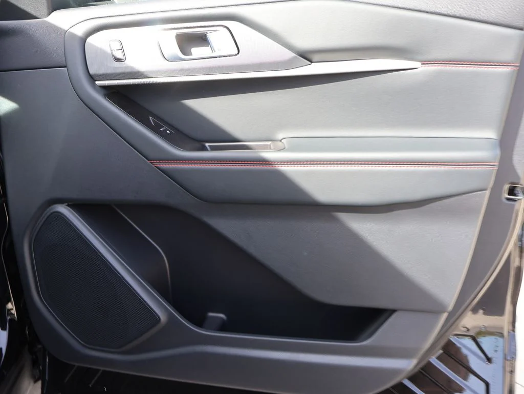 New 2026 Agate Black Metallic Ford ST-Line image 9