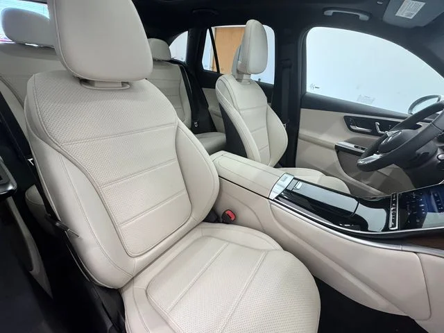 New 2026 Polar White Mercedes-Benz GLC 300 image 40