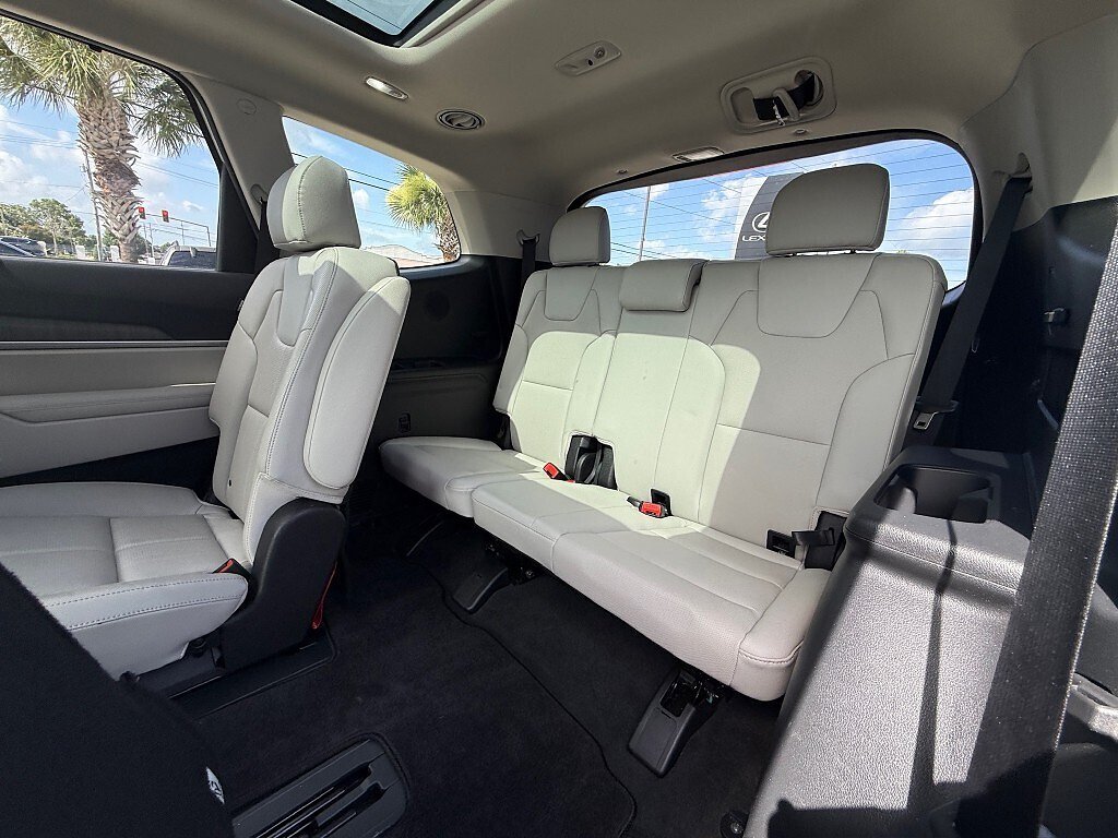 Used 2023 Glacial White Pearl Kia SX image 10