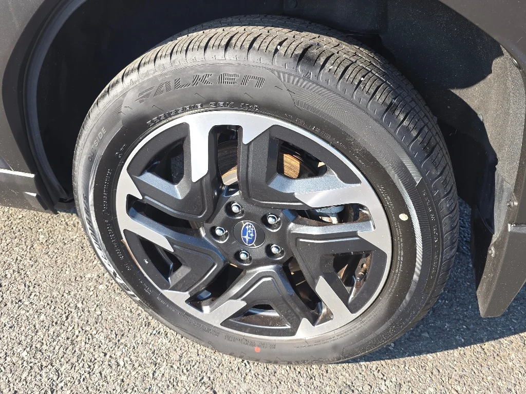 Used 2025 Magnetite Gray Metallic Subaru Limited image 28