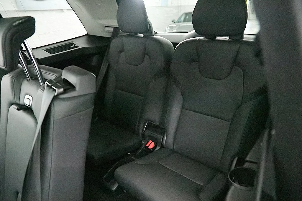 Certified Used 2024 Platinum Grey Volvo Plus image 22