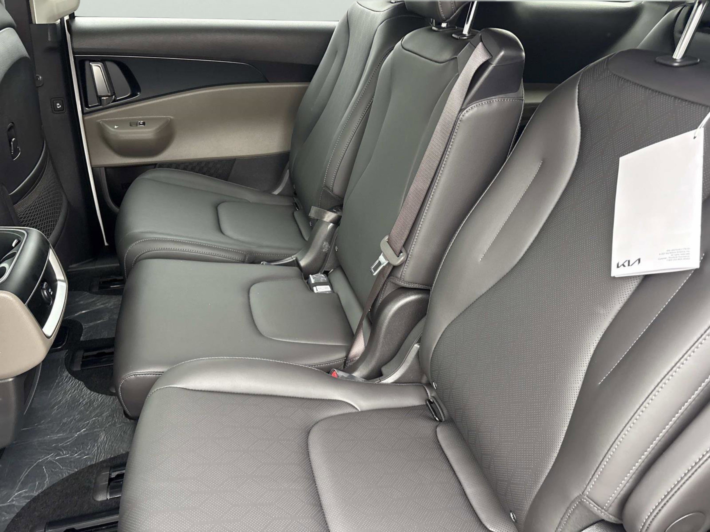 New 2026 Snow White Pearl Kia LXS image 13