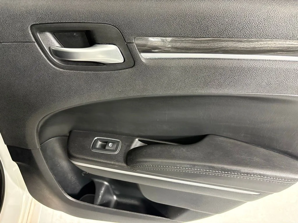Used 2019 White Chrysler Touring image 15