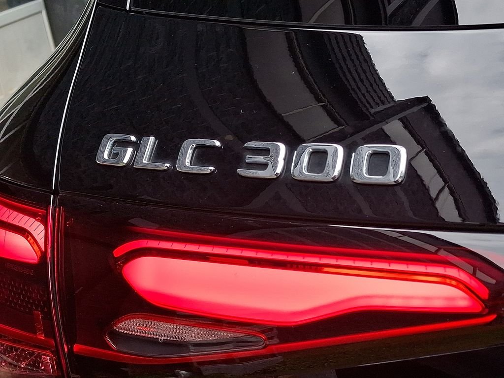 Used 2023 Black Mercedes-Benz GLC 300 image 29
