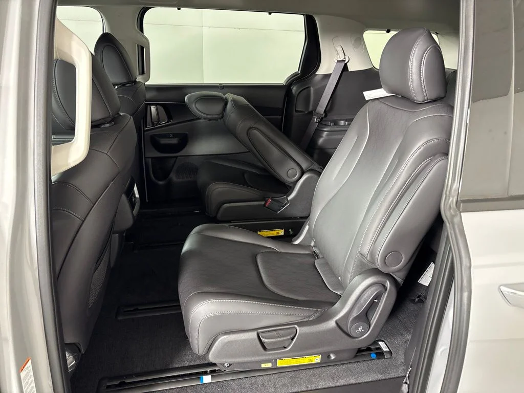 New 2027 Silver Kia EX image 23