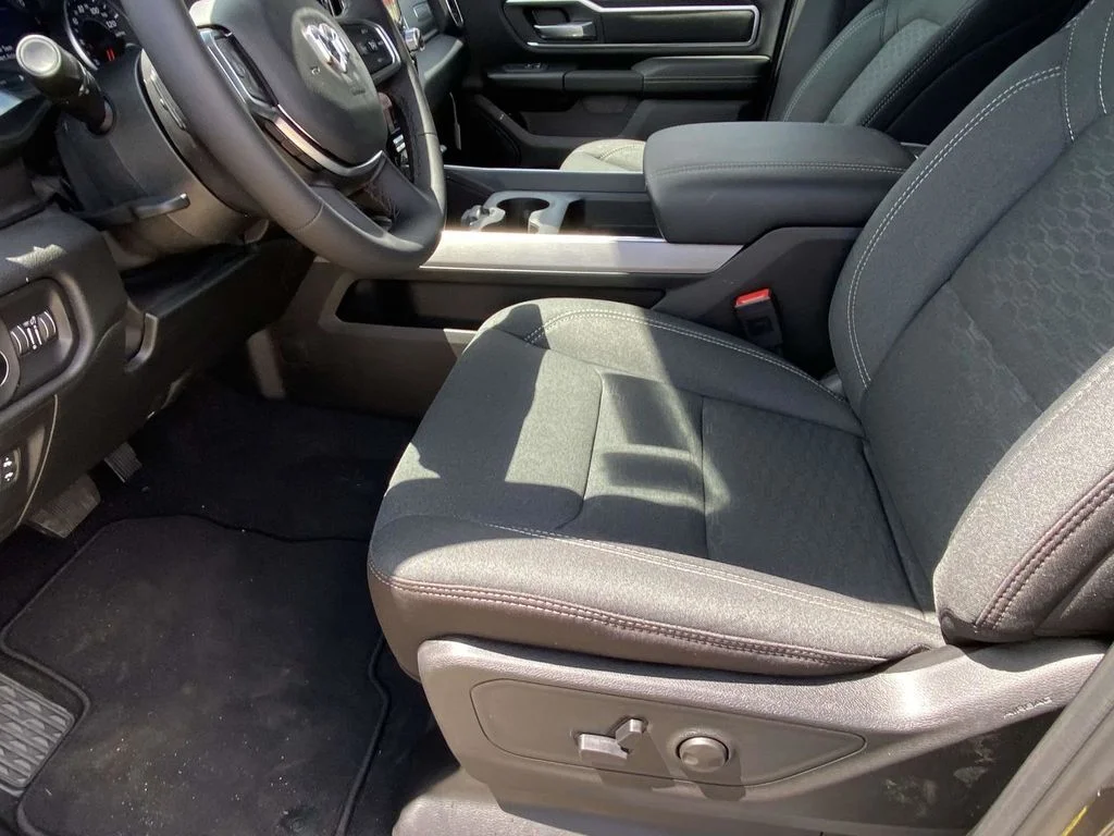 New 2026 Granite Crystal Metallic Clear-Coat Exterior Paint RAM Big Horn/Lone Star image 13