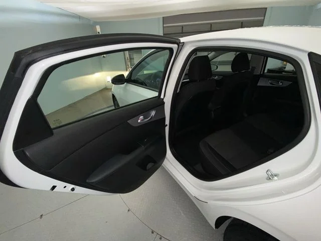 Used 2023 White Kia LXS image 21