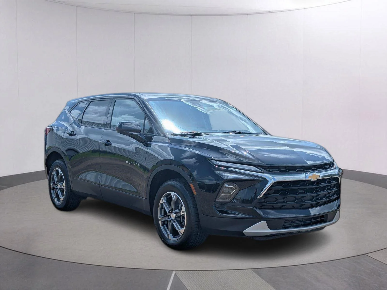 Used 2025 Black Chevrolet 2LT image 7
