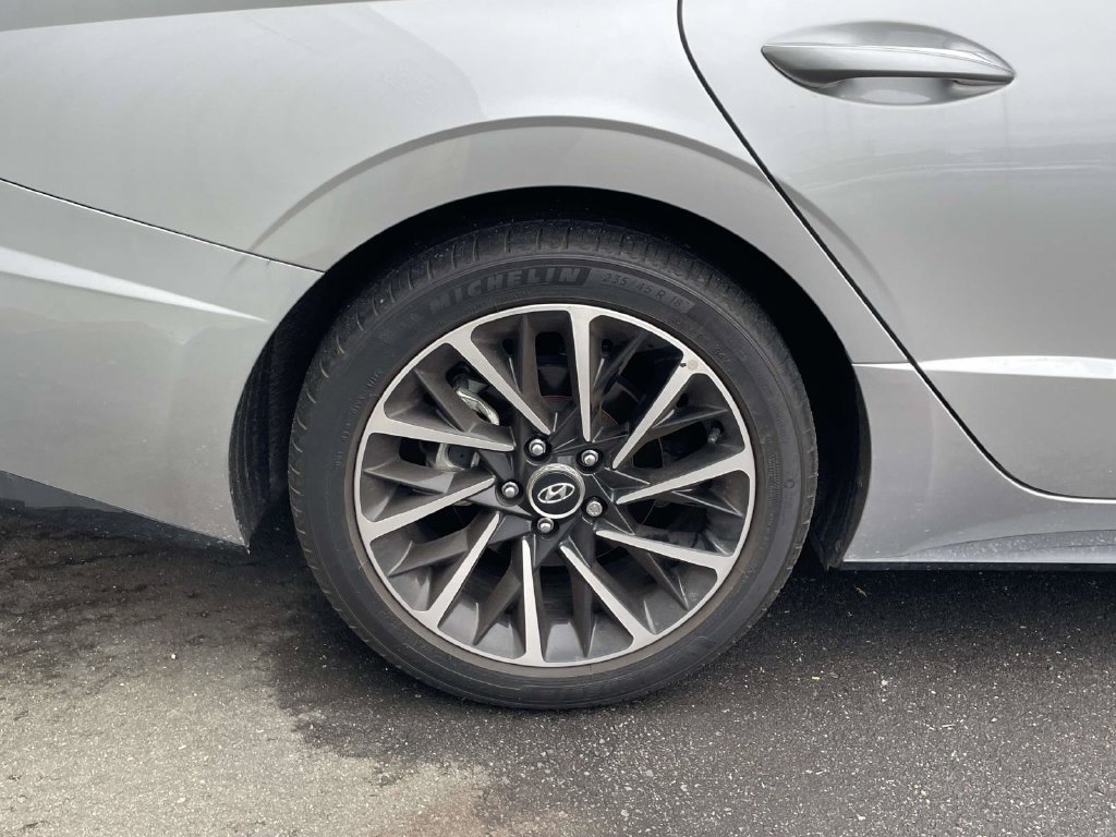 Used 2020 Silver Hyundai SEL Plus image 6