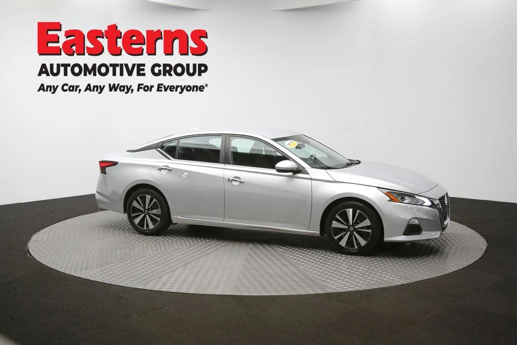 Used 2022 Silver Nissan 2.5 SV image 42