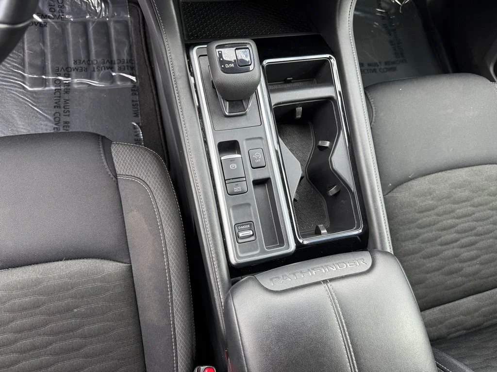 Used 2025 White Nissan SV image 27