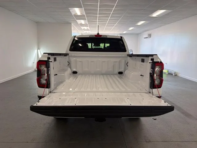 New 2026 Oxford White Ford XLT image 24