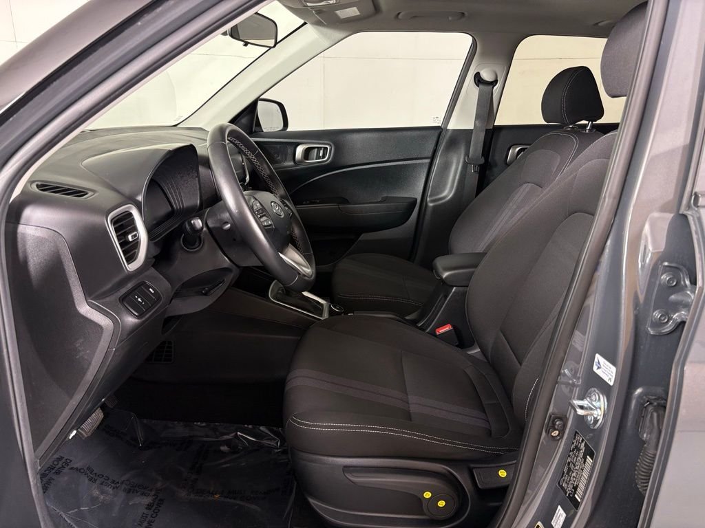 Used 2025 Gray Hyundai SEL image 15