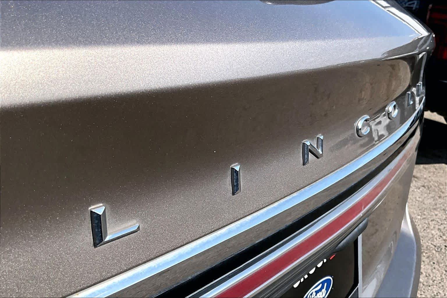 Used 2019 Iced Mocha Lincoln Reserve image 31
