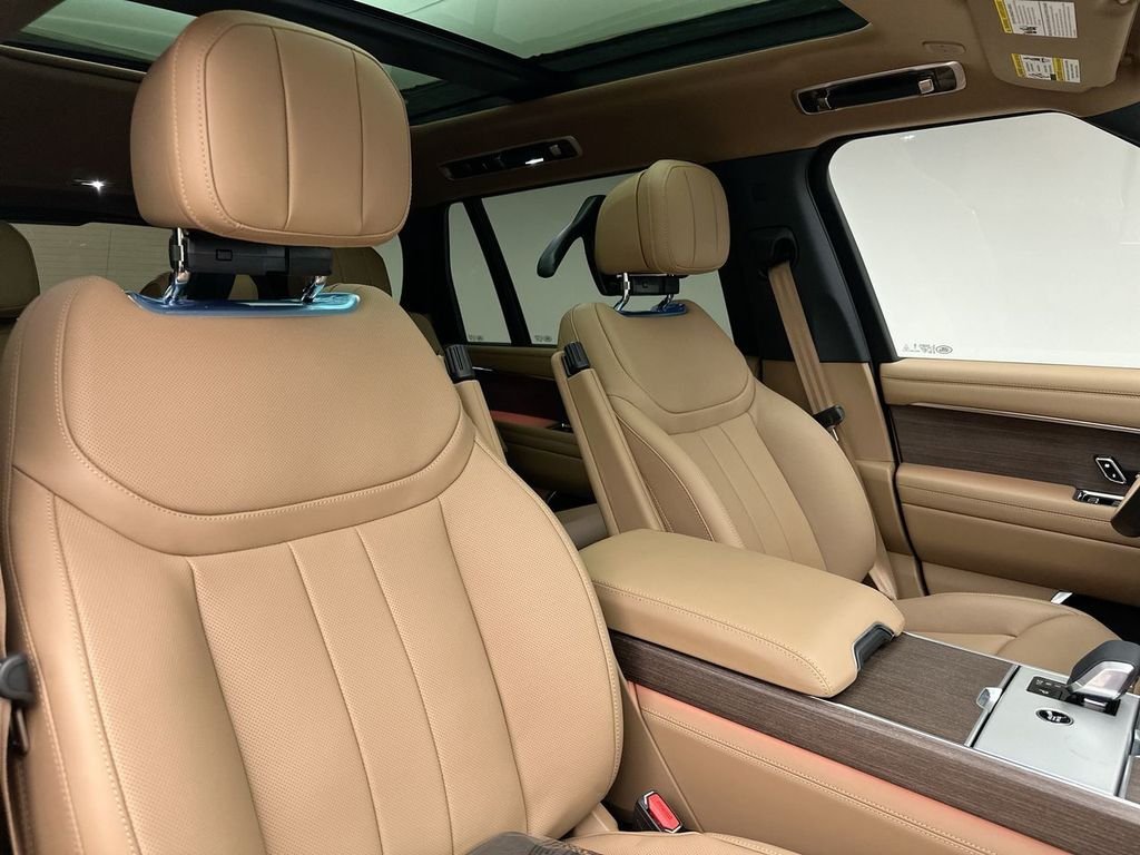 New 2026 Charente Grey LAND ROVER SE 7 Seats image 14