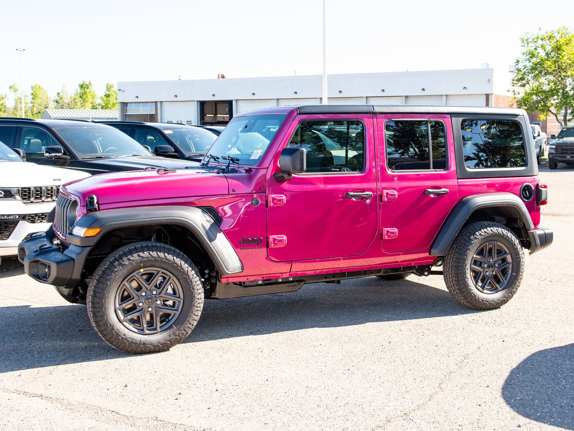 New 2026 limited edition tuscadero pearl Jeep Sport S* image 4