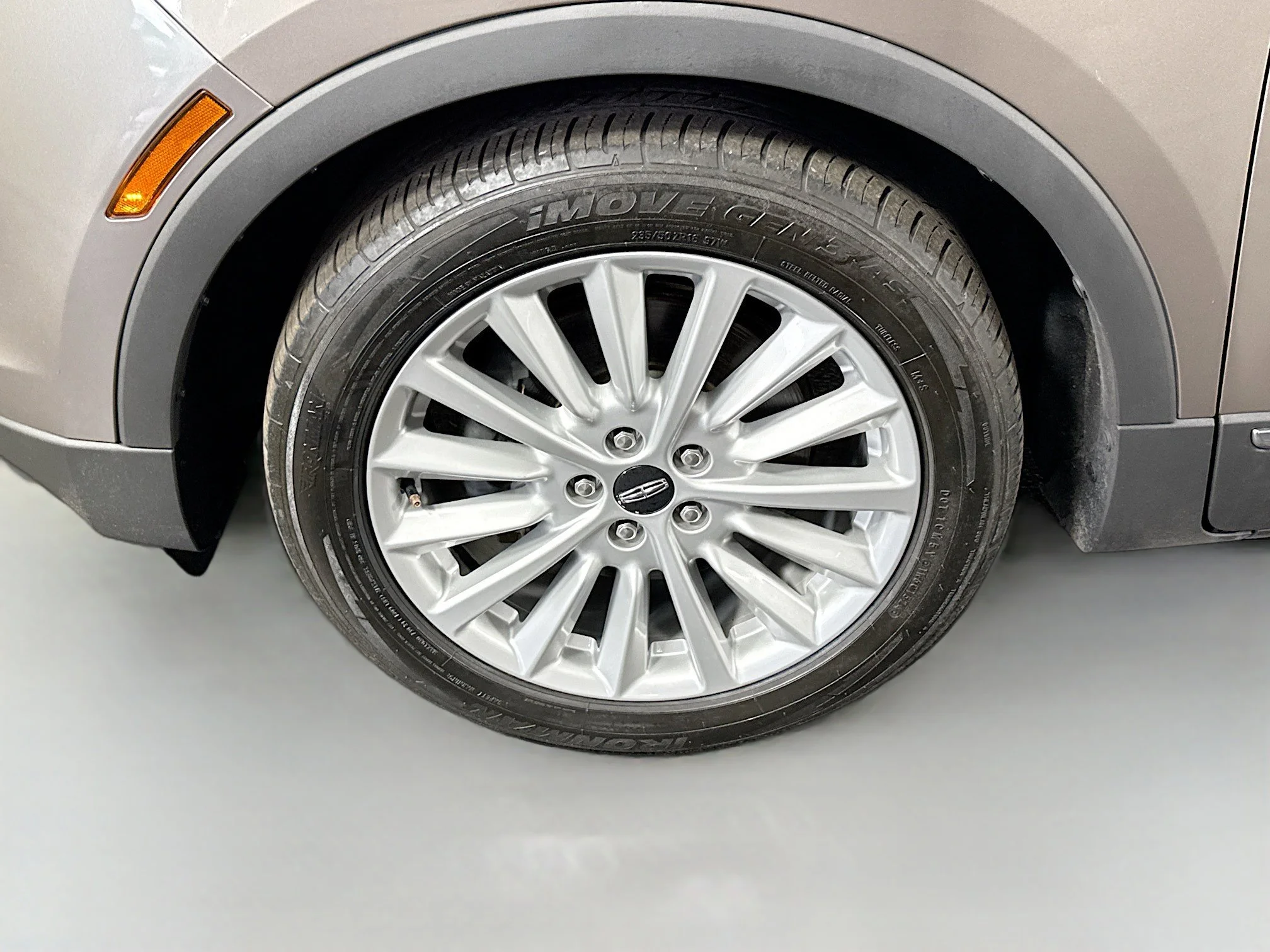 Used 2019 Iced Mocha Metallic Lincoln Standard image 34