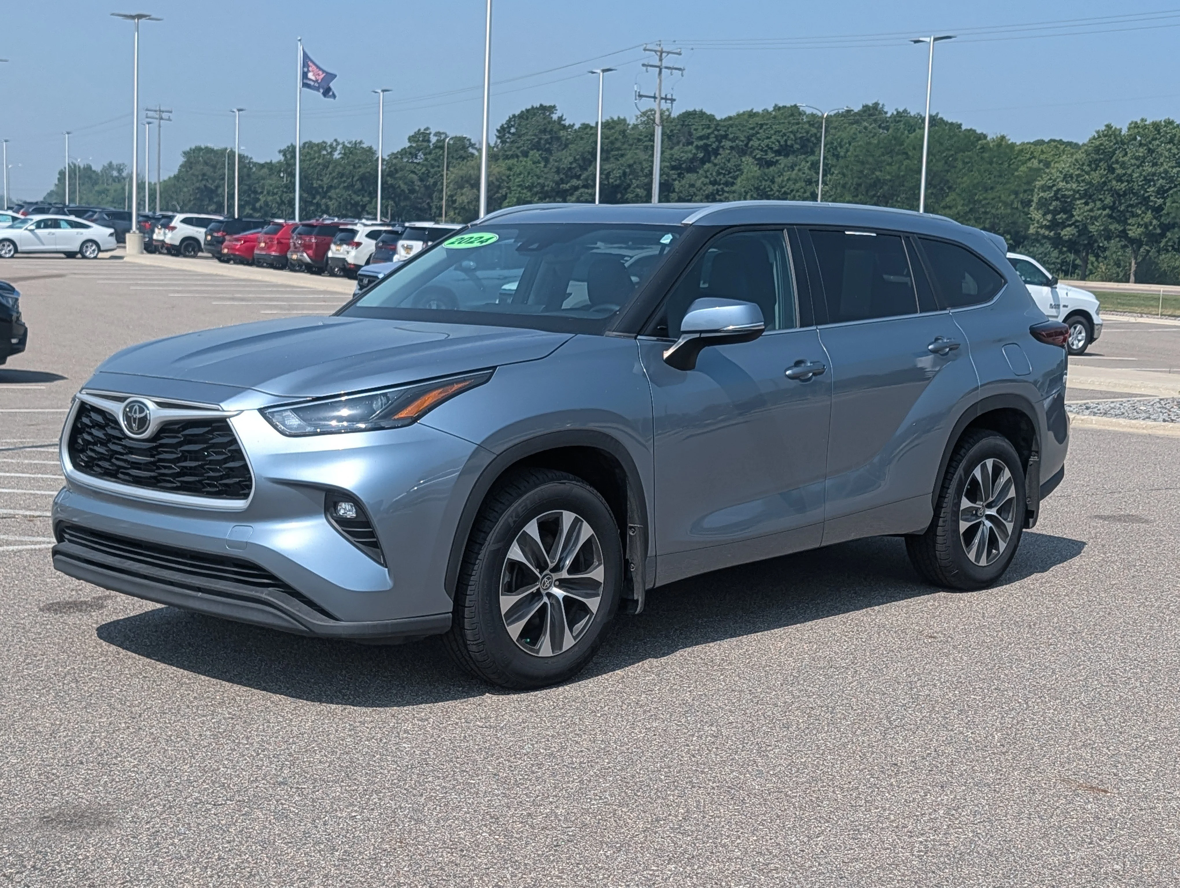 Used 2024 Moon Dust Toyota XLE image 2