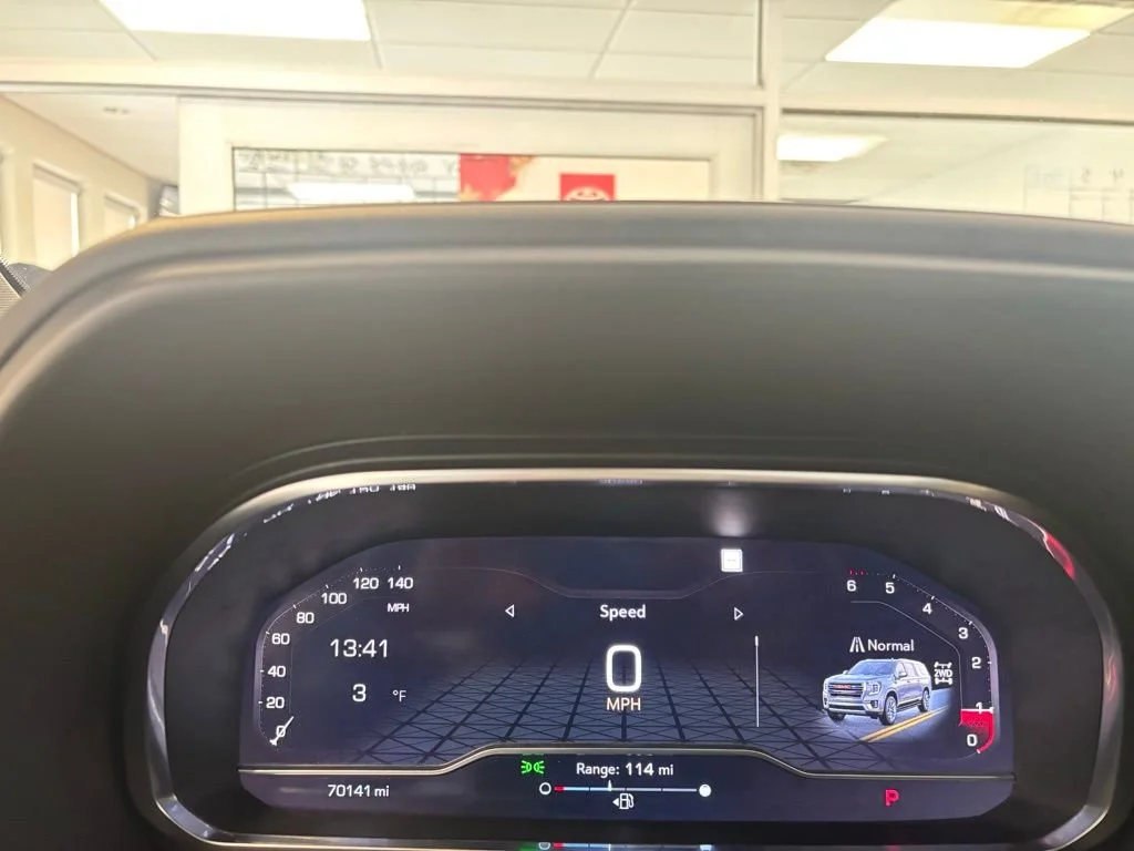 2022 GMC Yukon AT4 - Photo 18