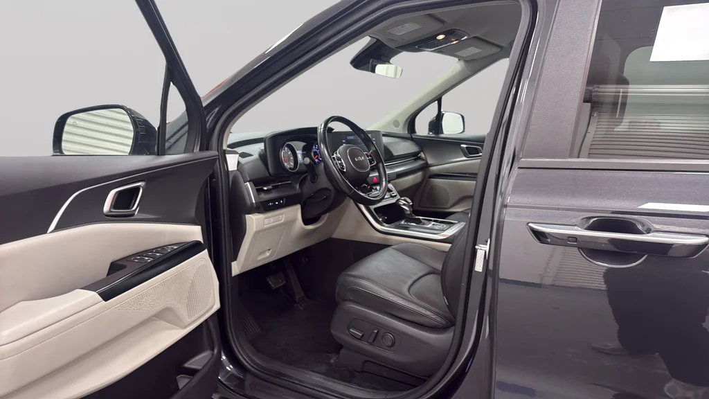 Used 2023 Gray Kia LX Seat Package image 9