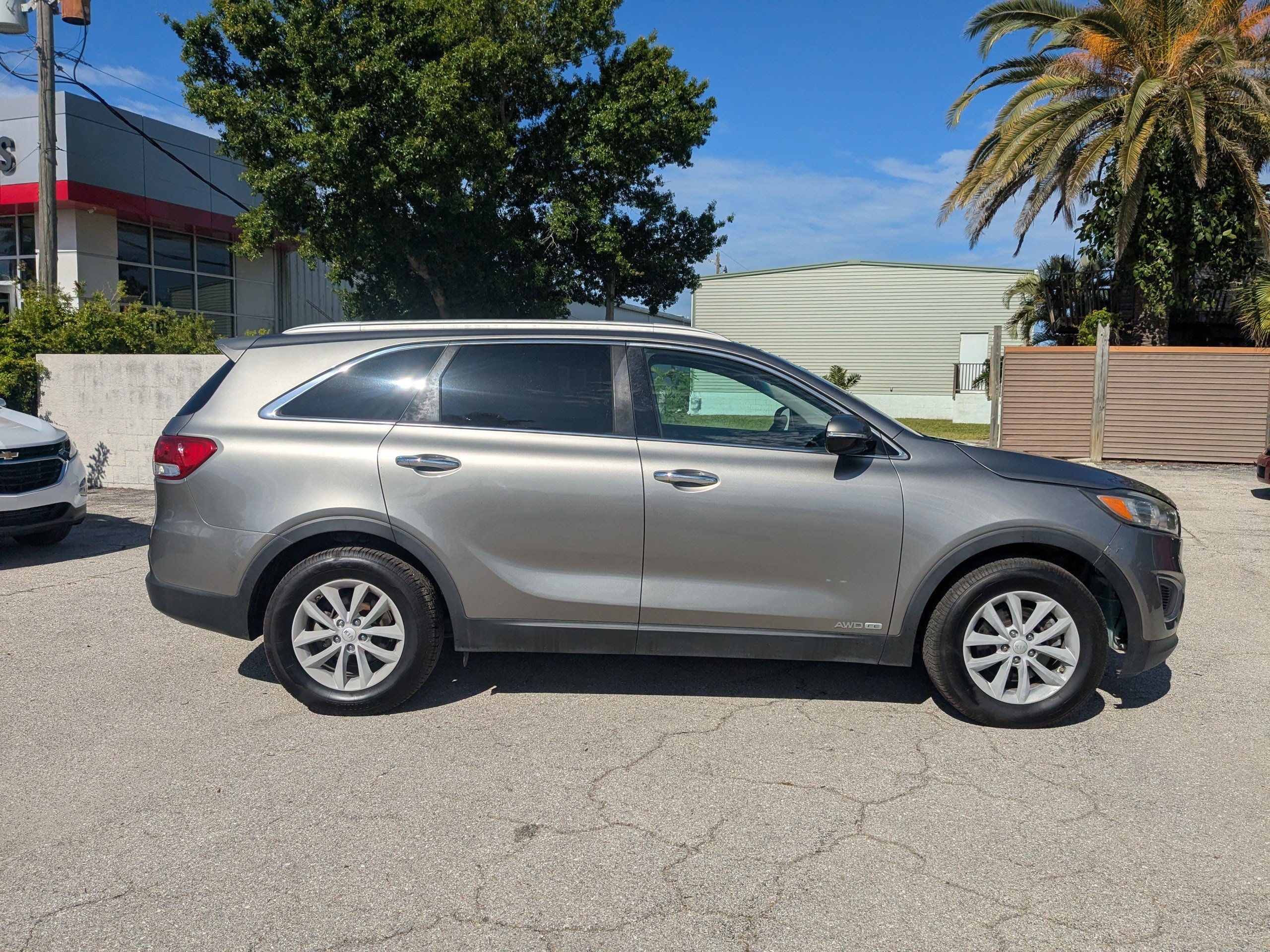 Used 2017 Titanium Silver Kia LX V6 image 3