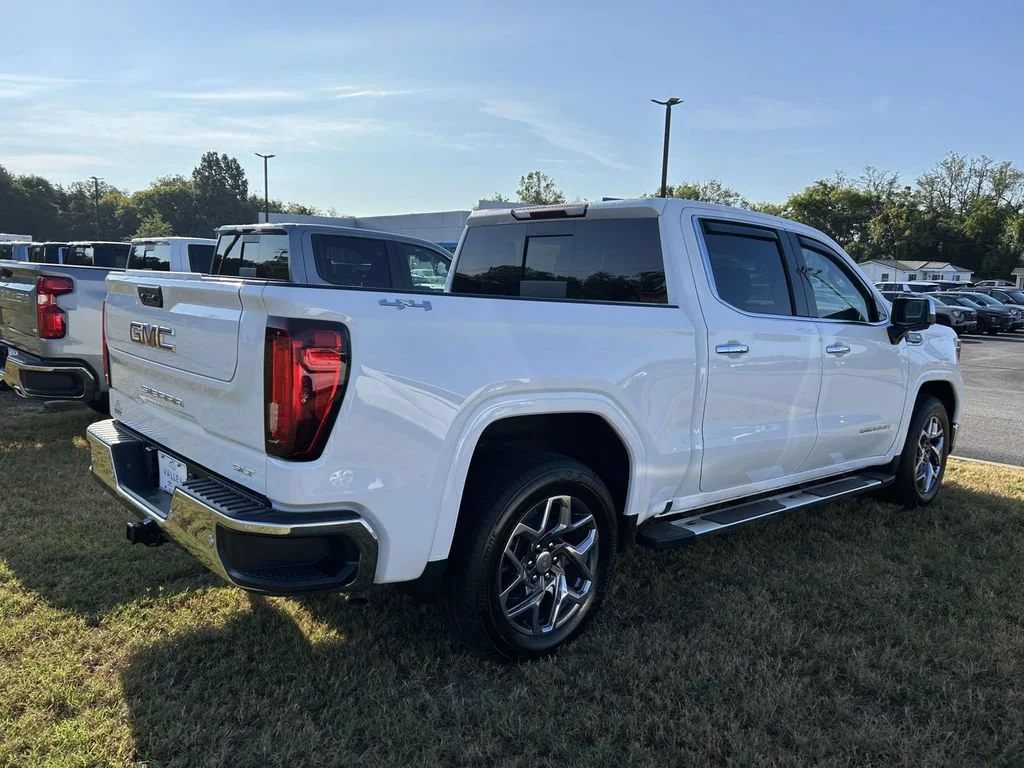 New 2026 Summit White GMC SLT image 4