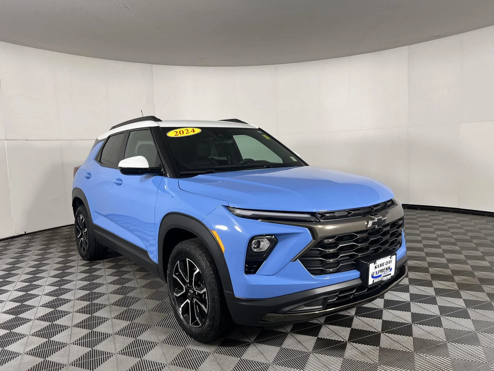 Used 2024 Fountain Blue Chevrolet ACTIV image 19