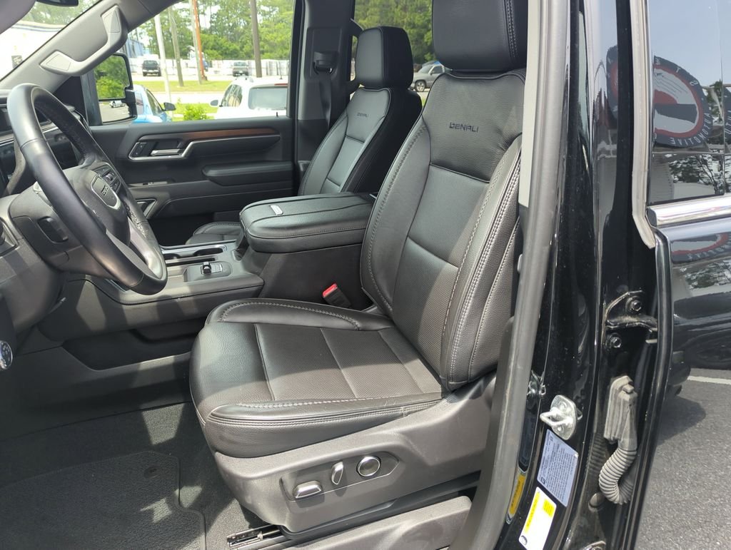 Used 2025 Black GMC Denali image 11