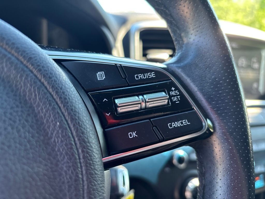 Used 2020 White Kia S image 25