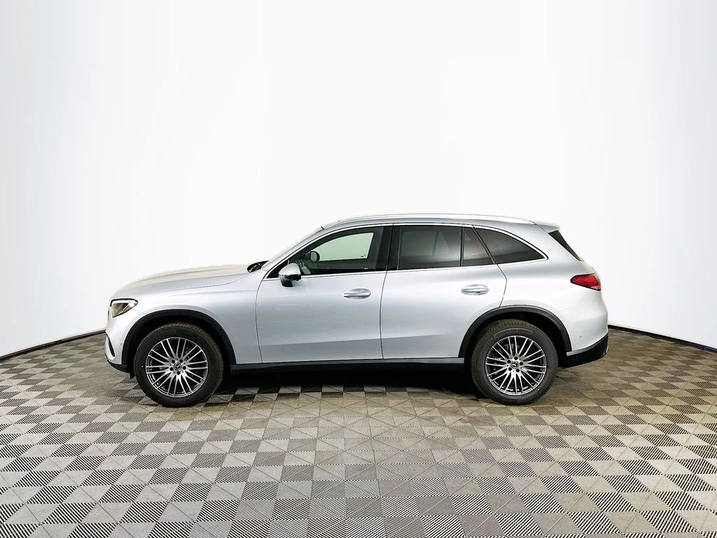 Used 2026 Gray Mercedes-Benz GLC 300 image 3