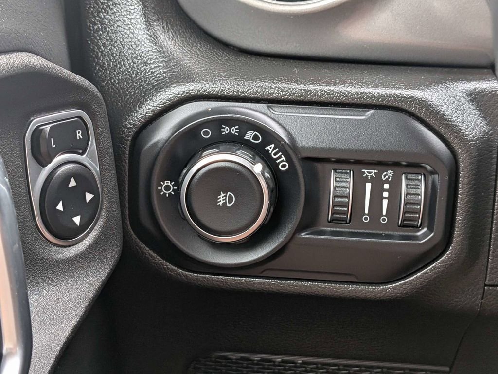 Used 2022 Green Jeep Willys image 25