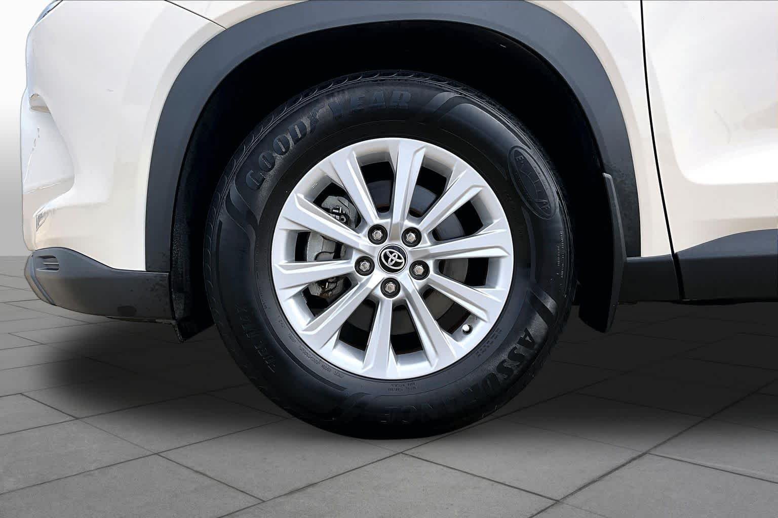 Used 2024 Coastal Cream Toyota XLE image 11